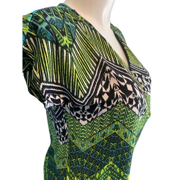 Large Coco Bianco ZigZag Multi Color Short Sleeve Blouse - Picture 4 of 9